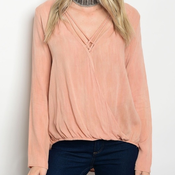 Tops - 💥NWT Boho Chic Criss-Cross Neckline Top